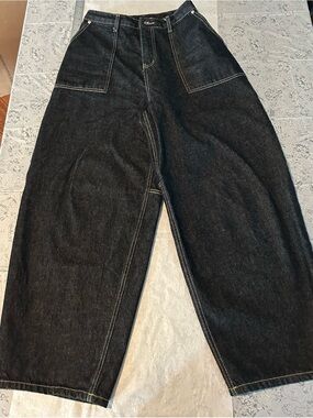 dark wash barrel-leg jeans  distinctive curved front patch pockets